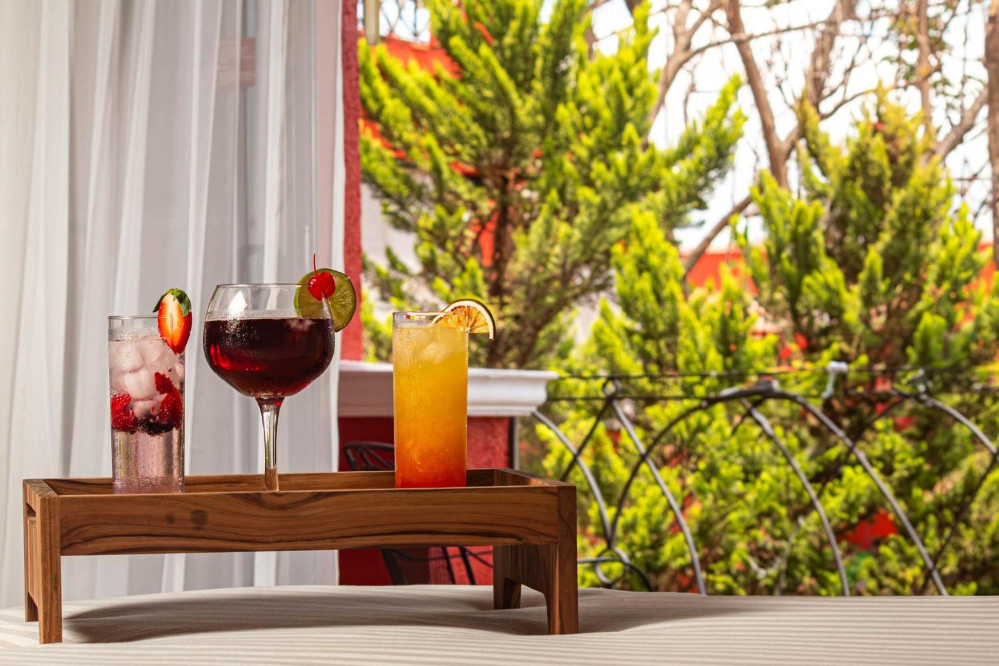 Fiesta Americana Hacienda Ixtapan De La Sal Kültér fotó Cocktails at the hotel