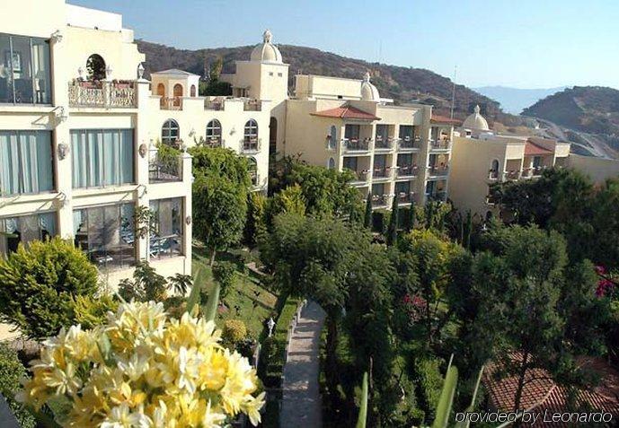 Fiesta Americana Hacienda Ixtapan De La Sal Kültér fotó Residential buildings in Glyfáda