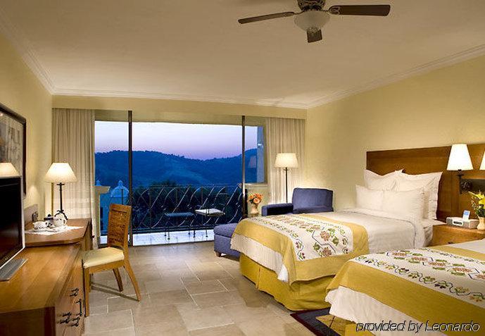 Fiesta Americana Hacienda Ixtapan De La Sal Kültér fotó A guest room at the Hilton Los Cabos