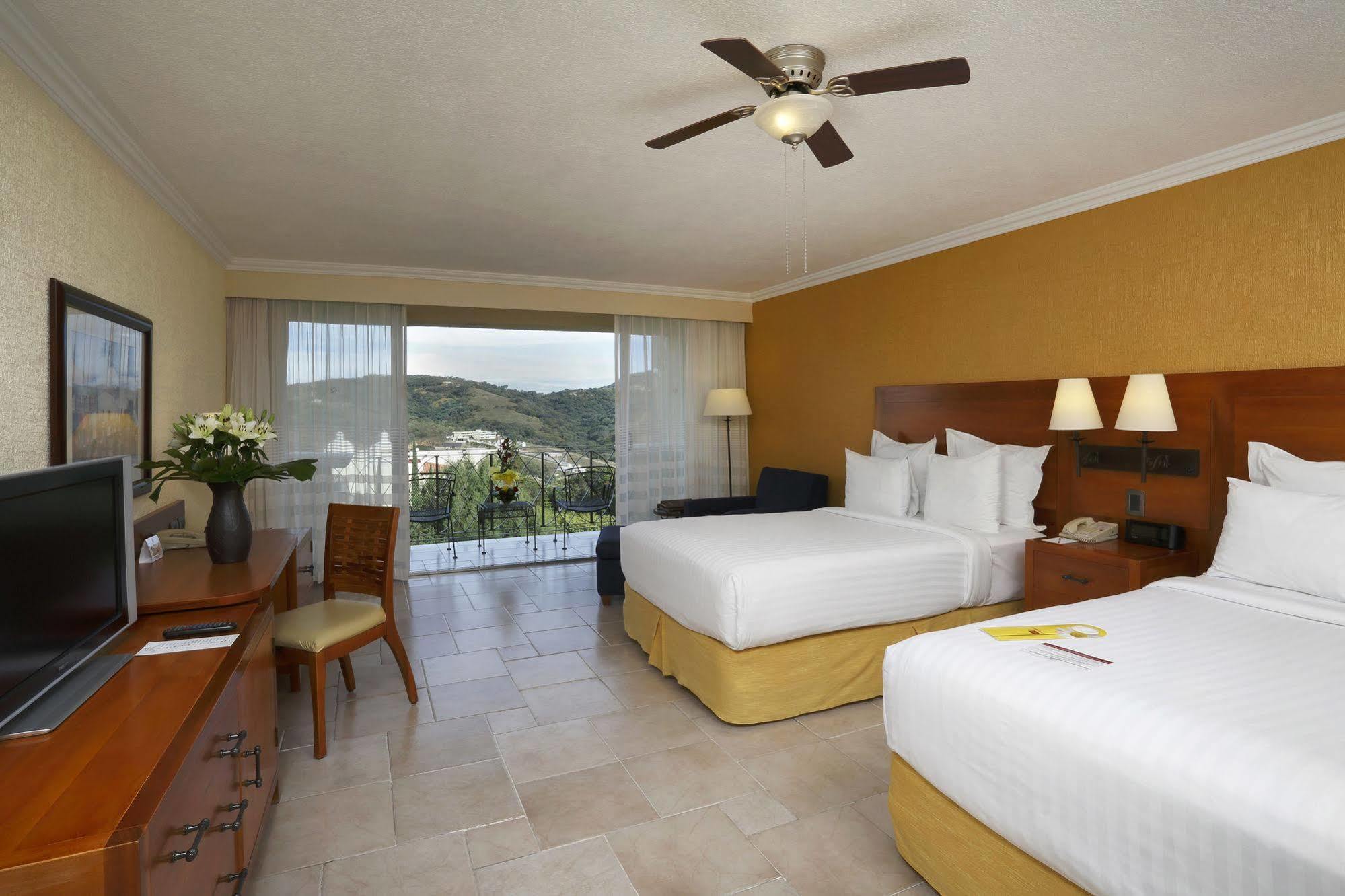 Fiesta Americana Hacienda Ixtapan De La Sal Kültér fotó A room at the Hard Rock Hotel Vallarta