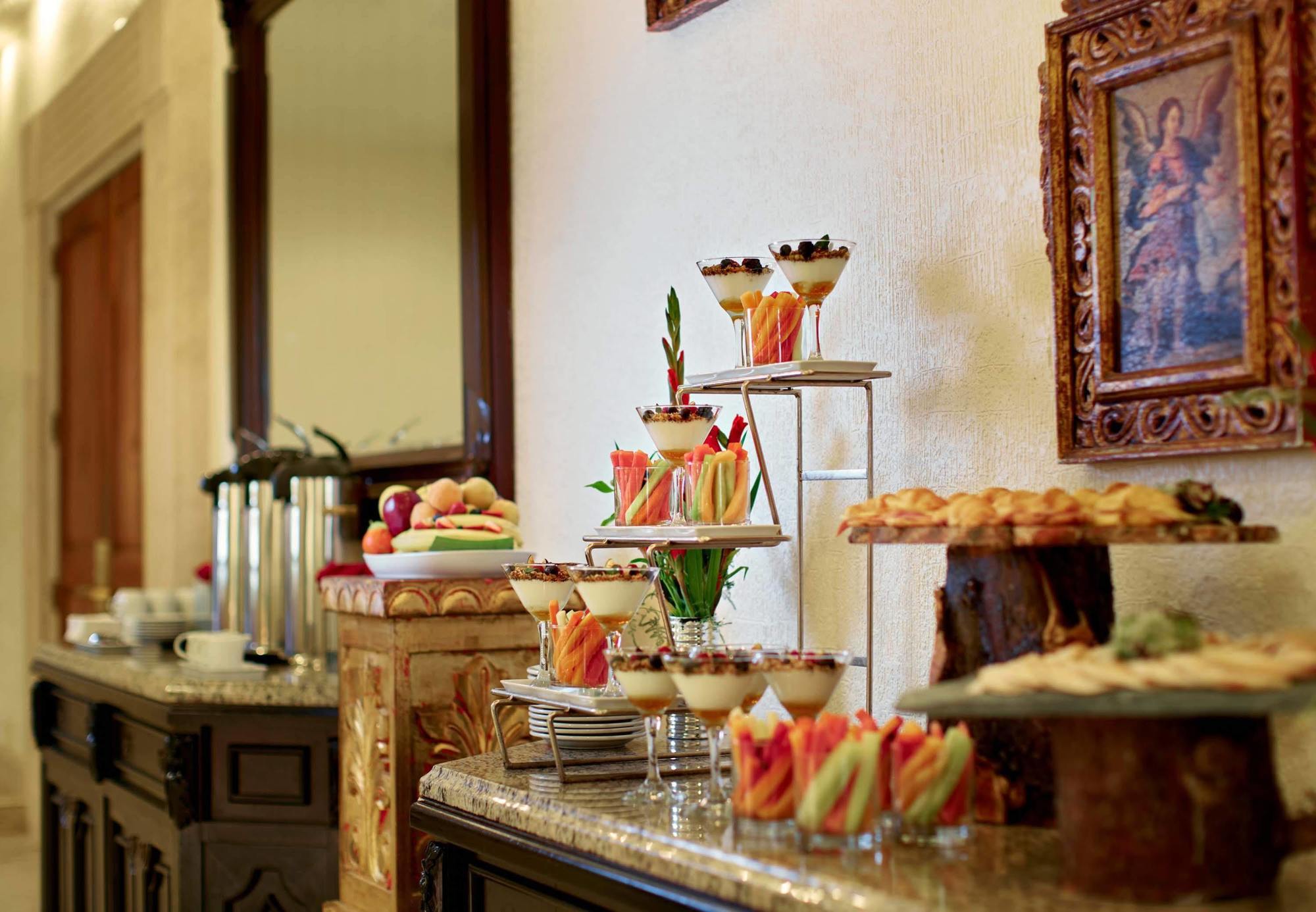 Fiesta Americana Hacienda Ixtapan De La Sal Kültér fotó A buffet at a hotel
