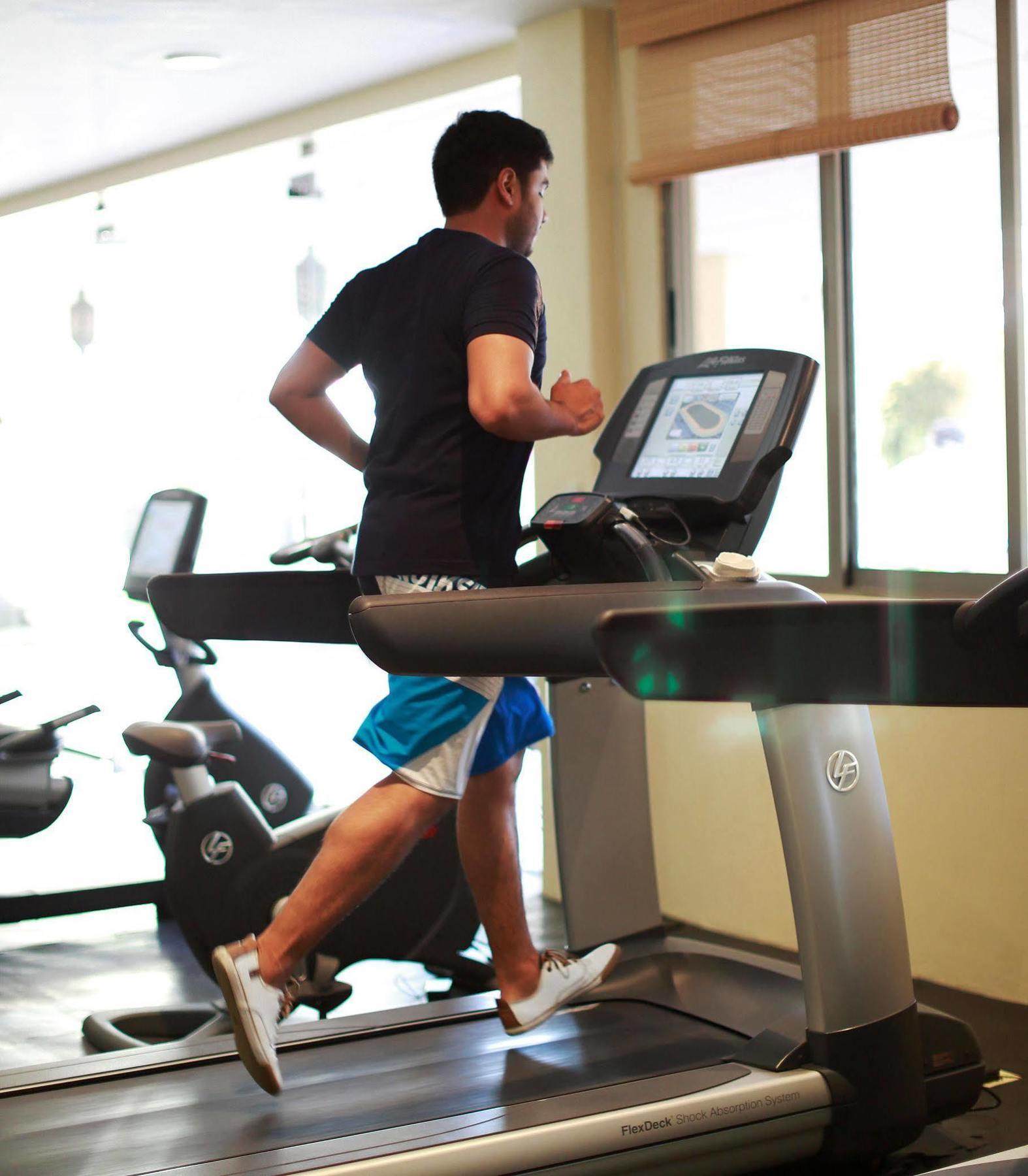 Fiesta Americana Hacienda Ixtapan De La Sal Kültér fotó A treadmill in use